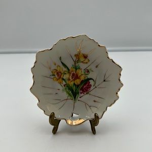 Nasco Leaf Dish Yellow Daffodil Flowers